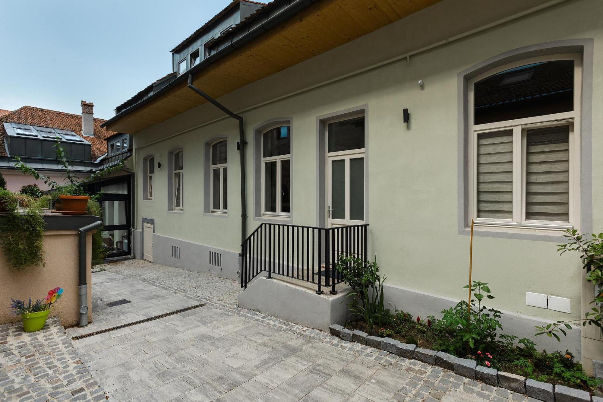 House 66 Aparthotel Braşov Eksteriør bilde