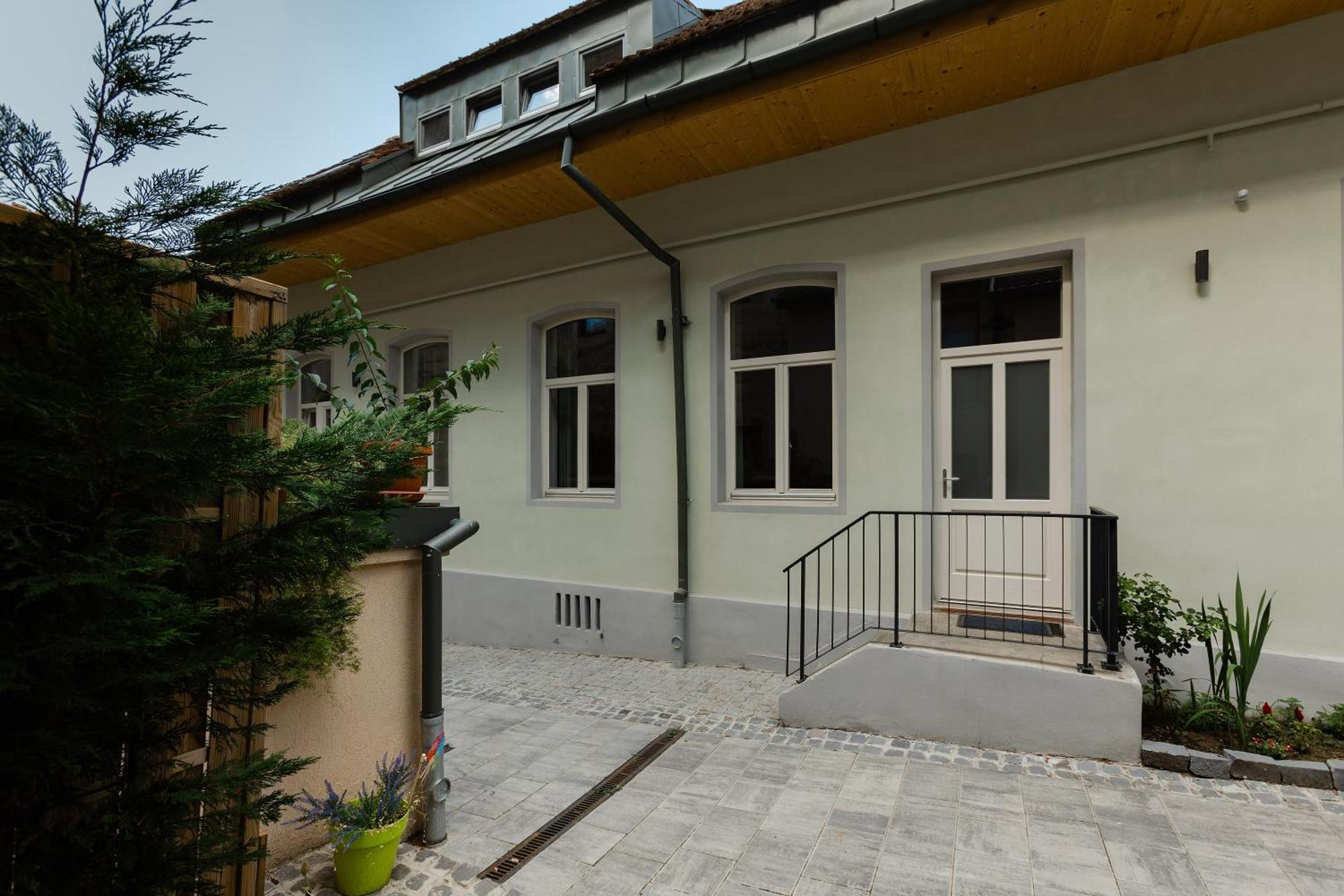 House 66 Aparthotel Braşov Eksteriør bilde
